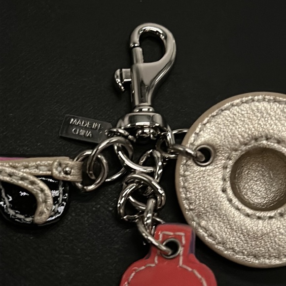 Coach Vintage Travel Beach Vacation Bag Charm Patent Leather Sunglasses Lotion - Picture 9 of 9